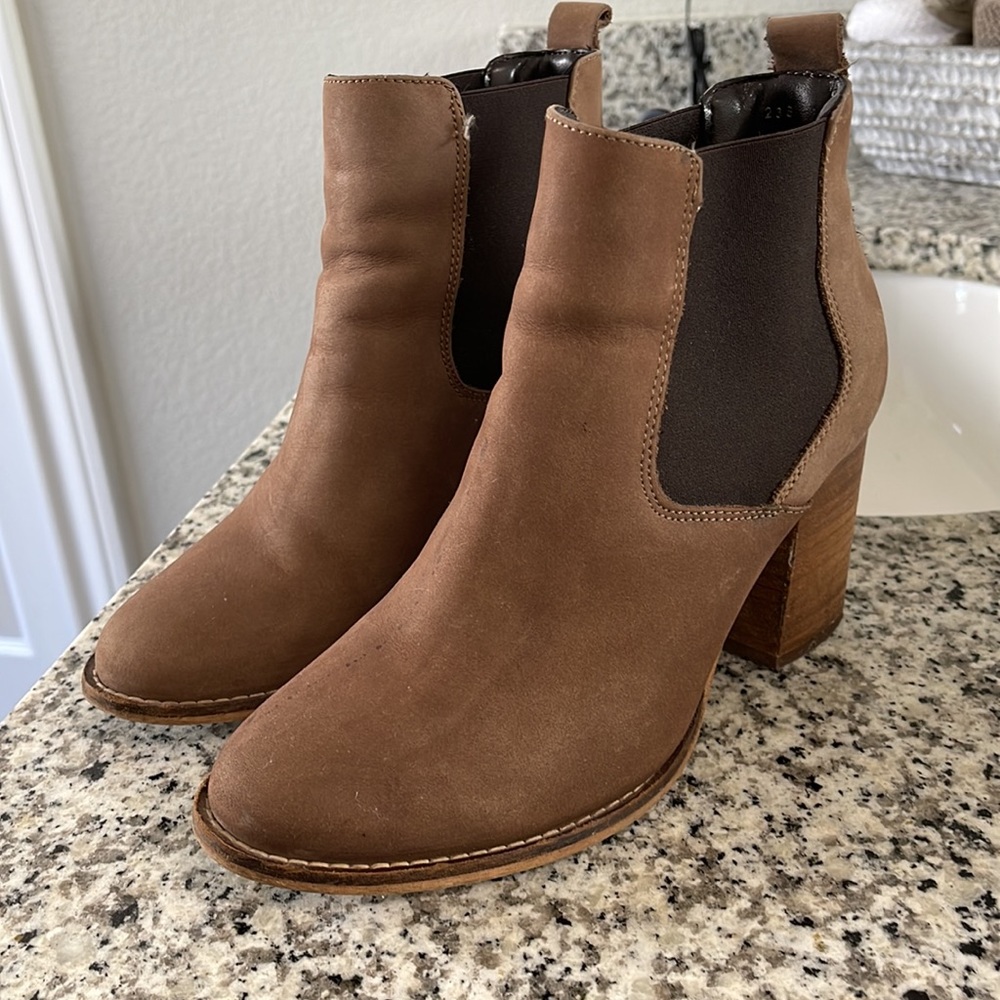 Boots - Picture 2 of 3